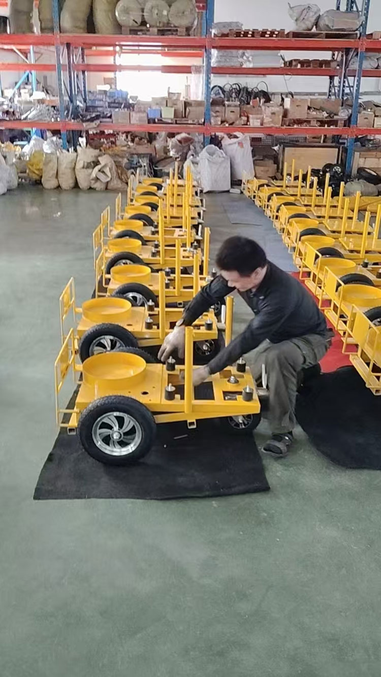 Cold Paint Road Marking Machine sa Kazakhstan, Pag -highlight ng Tailored Manufacturing Excellence